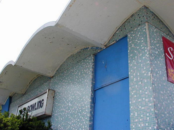 Bel Aire Lanes - From Roadside Architecture Dot Com (newer photo)